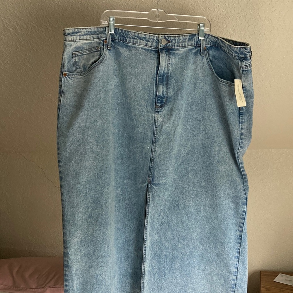 Universal Threads women’s size 28 skirt